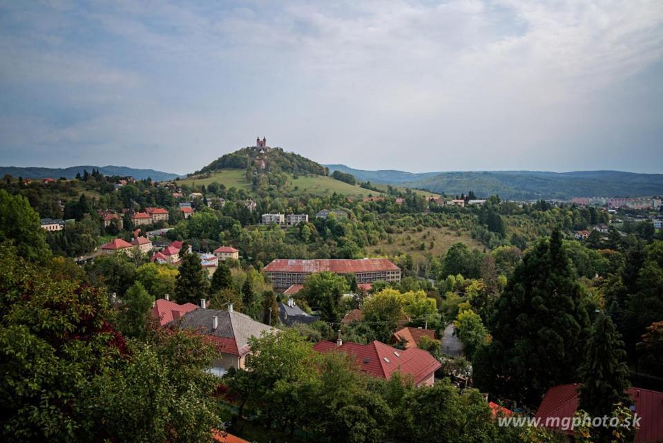 ホテル Aura Banská Štiavnica エクステリア 写真