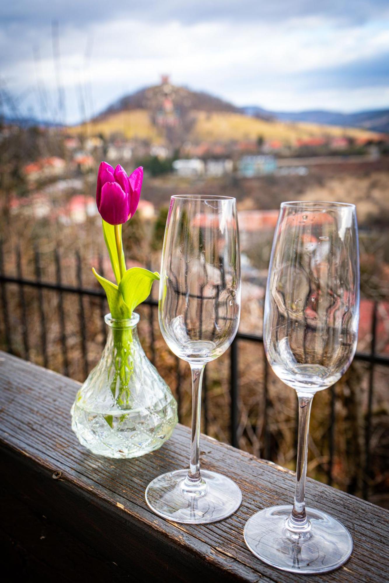ホテル Aura Banská Štiavnica エクステリア 写真