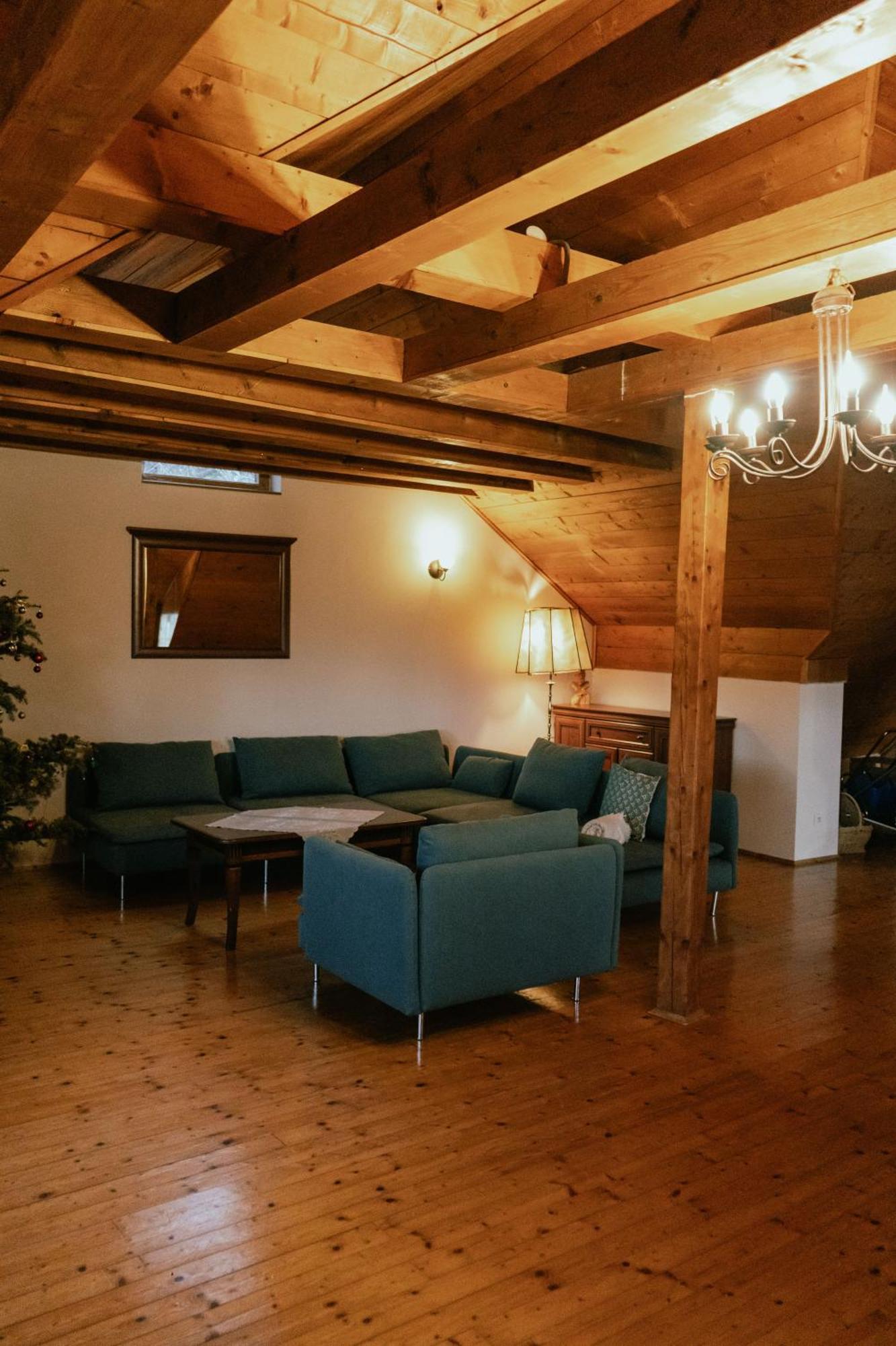 ホテル Aura Banská Štiavnica エクステリア 写真